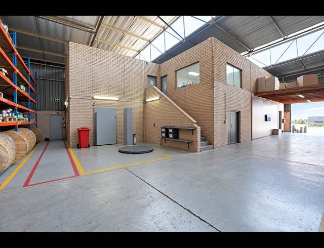 4,060M² WAREHOUSE TO LET IN LASER PARK